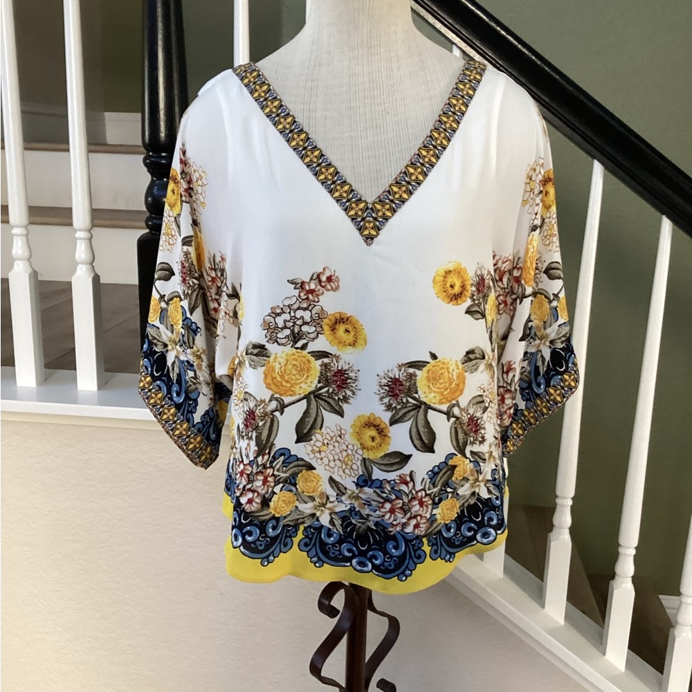 White House Black Market Floral V-Neck Women's Top - White and Yellow  (M)